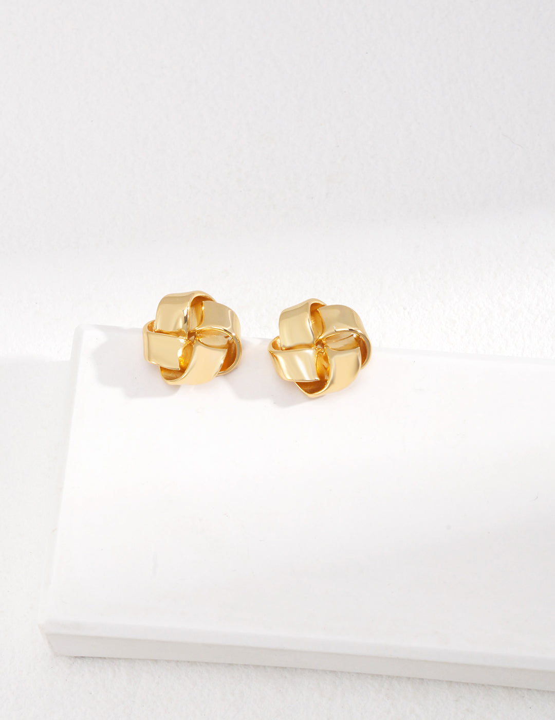 GOLD-PLATED STERLING SILVER KNOT-SHAPED STUD EARRINGS