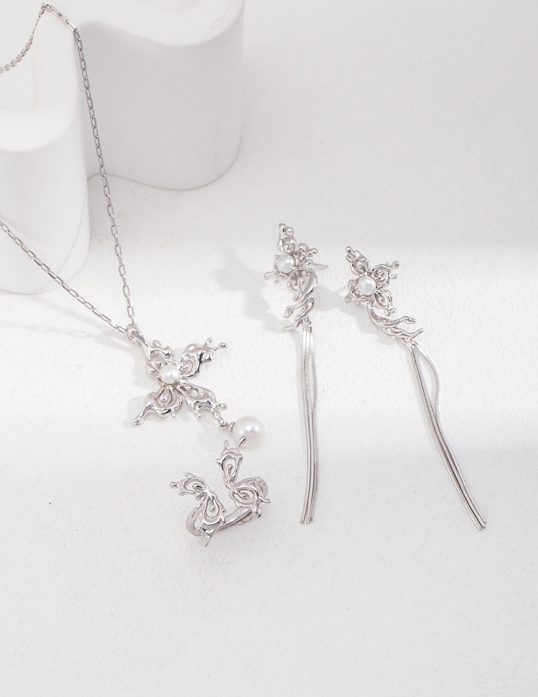 STERLING SILVER NATURAL PEARL BUTTERFLY NECKLACE