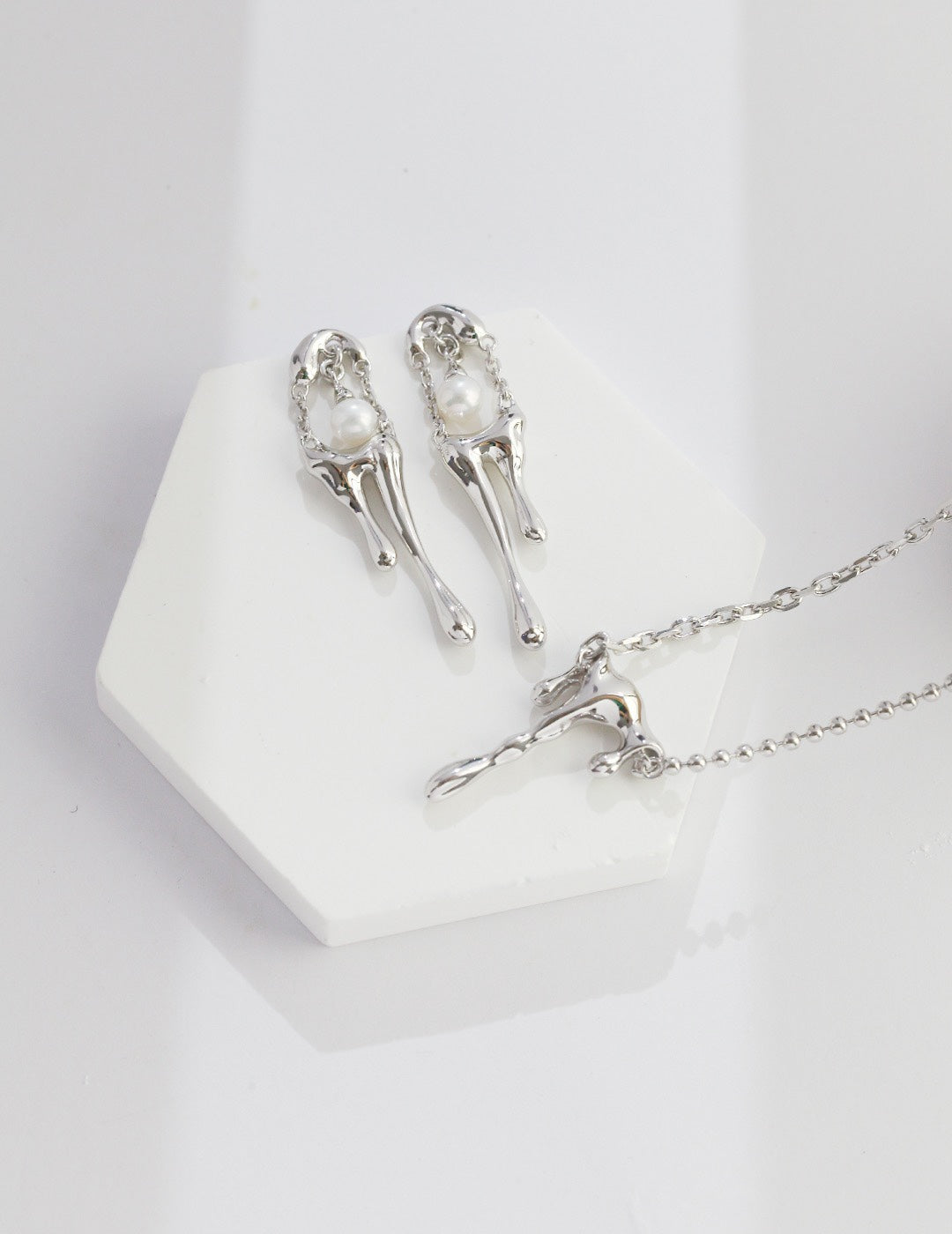 STERLING SILVER DRIPPING PENDANT NECKLACE