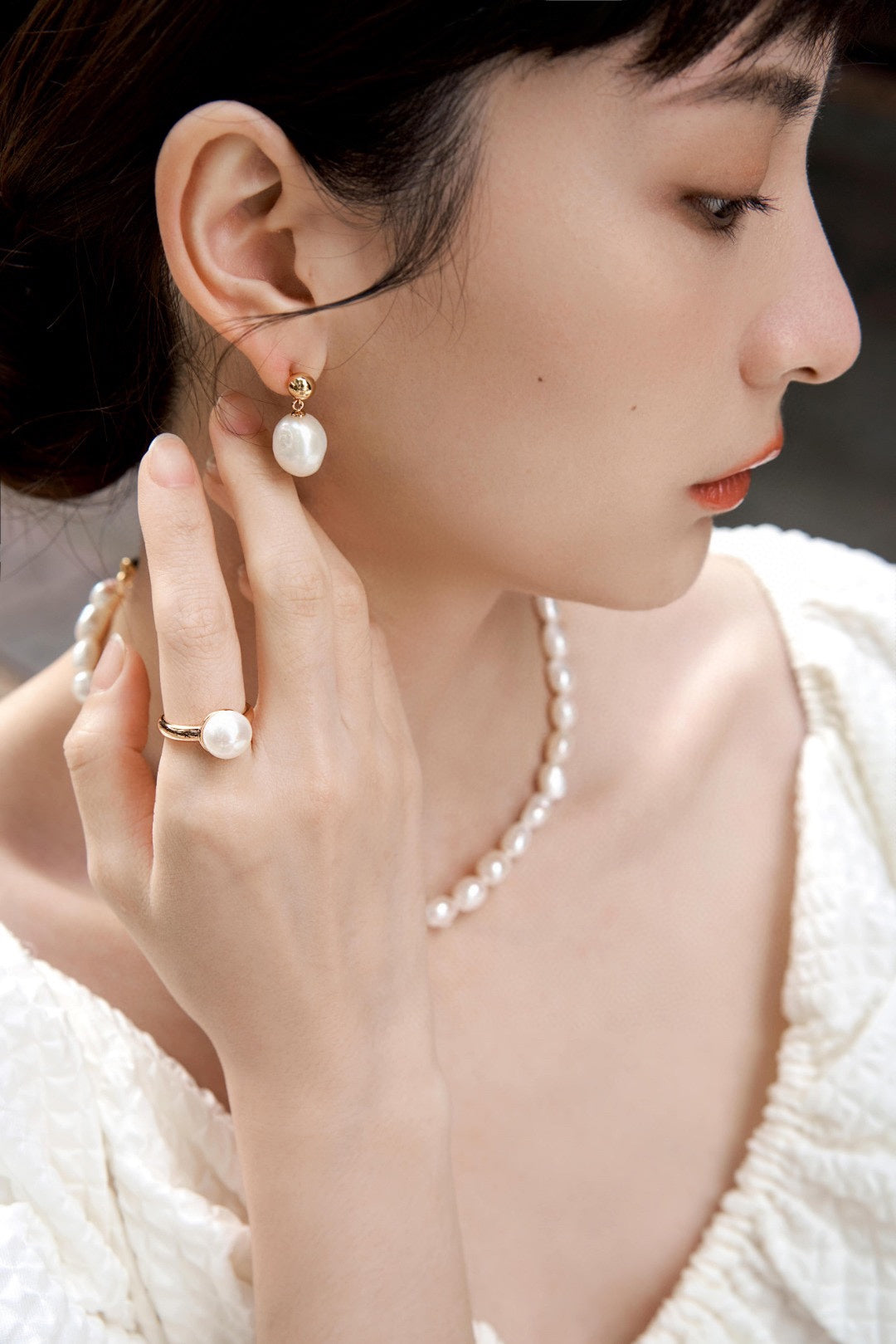 NATURAL BAROQUE PEARL CLASSIC EVERYDAY EARRINGS