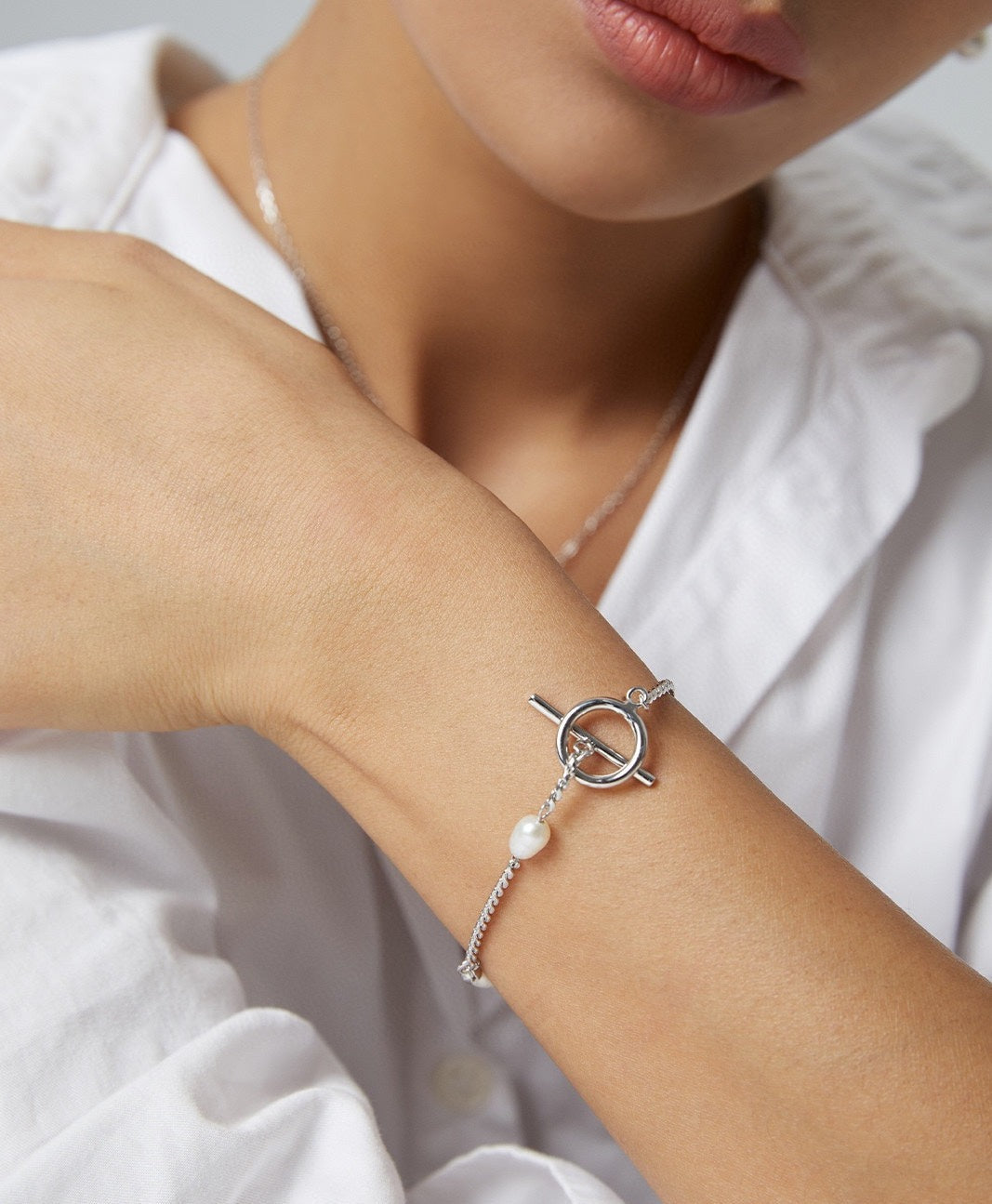 STERLING SILVER TWO-TONE ELEGANT PEARL BRACELET