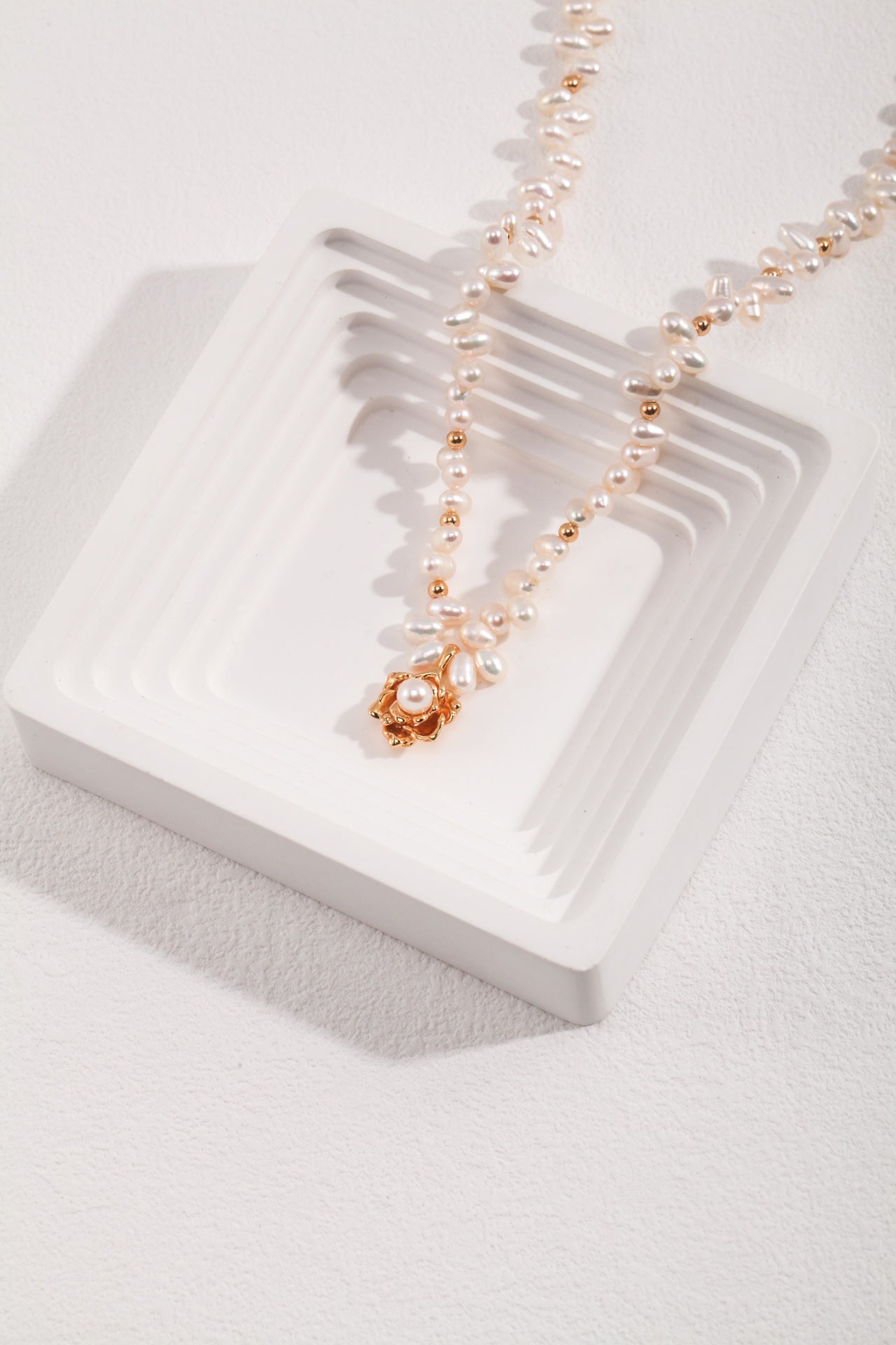 CAMELLIA PEARL NECKLACE