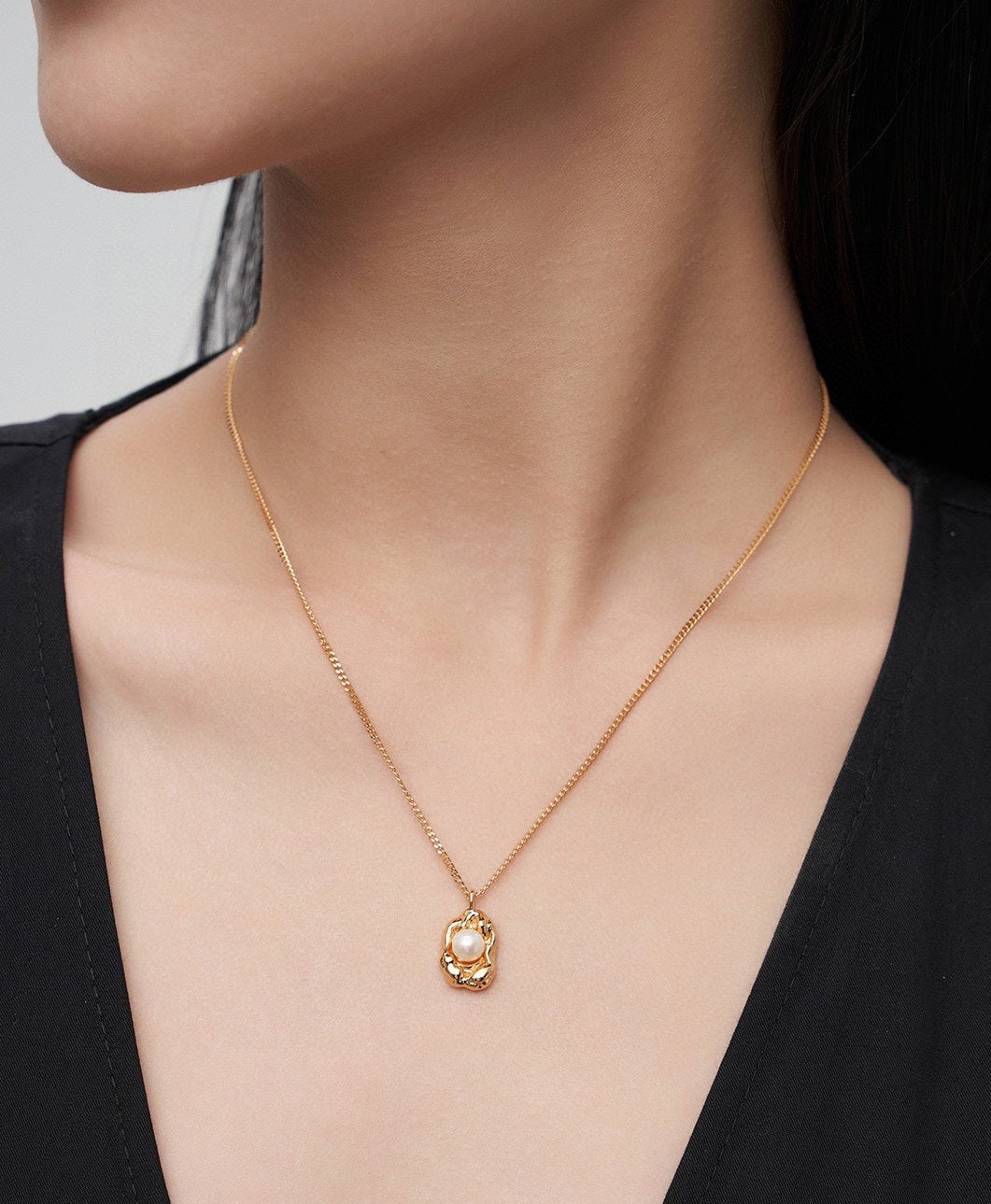 STERLING SILVER FLOWER DESIGN NATURAL PEARL NECKLACE
