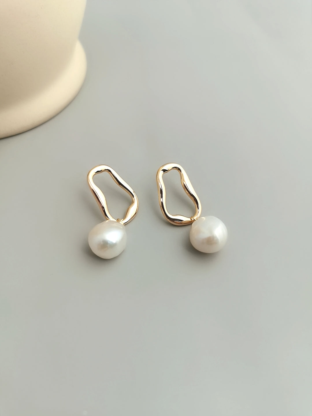 BAROQUE SHAPED PEARL EARRINGS