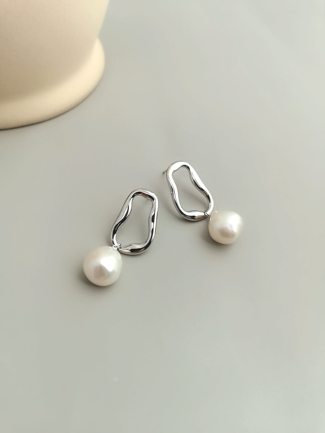 BAROQUE SHAPED PEARL EARRINGS