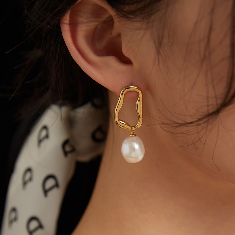 BAROQUE SHAPED PEARL EARRINGS