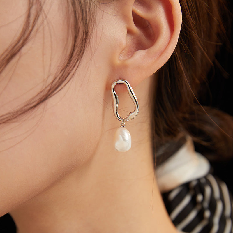 BAROQUE SHAPED PEARL EARRINGS