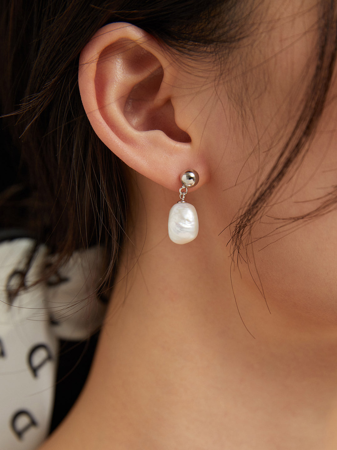 NATURAL BAROQUE PEARL CLASSIC EVERYDAY EARRINGS