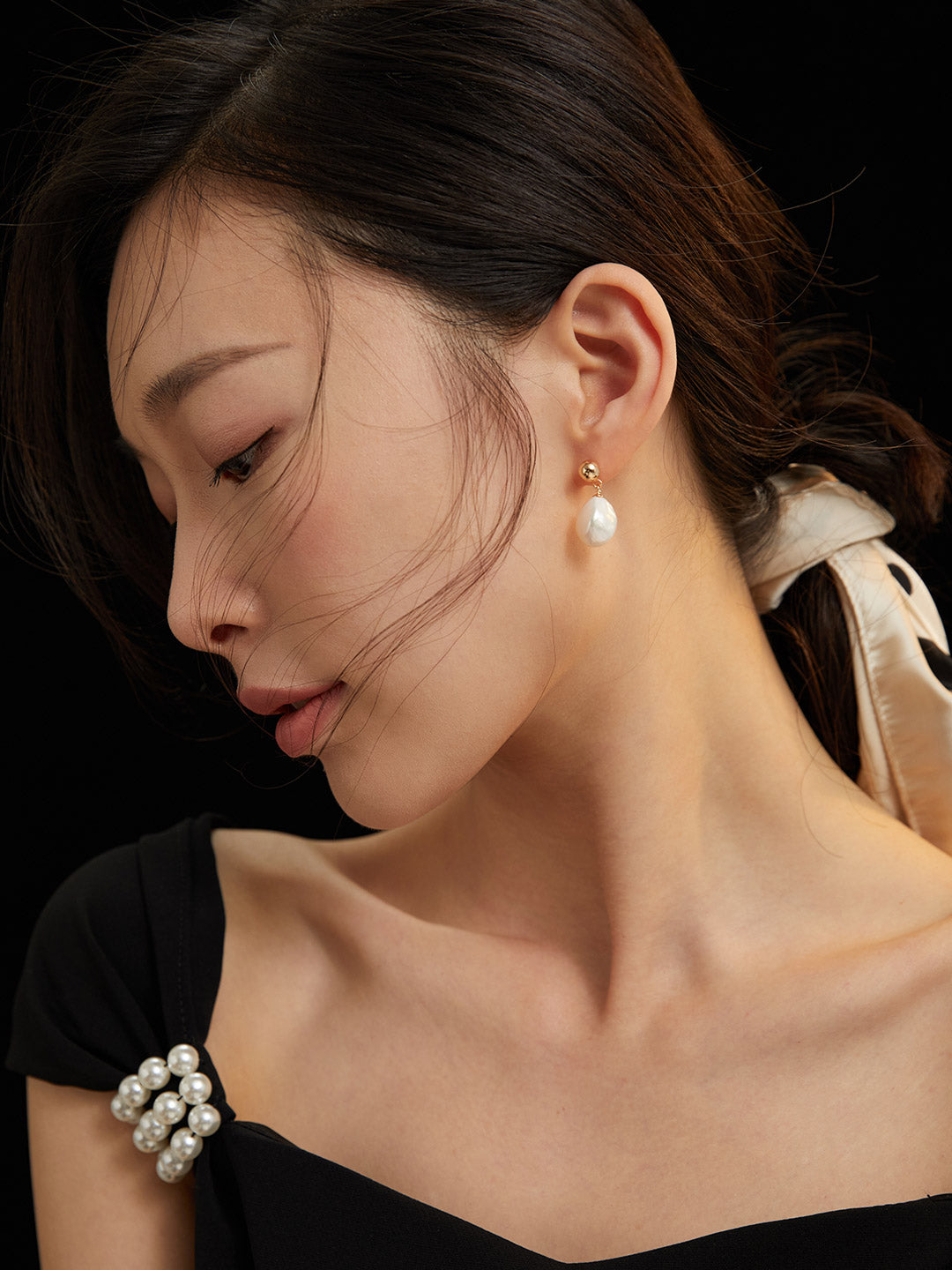 NATURAL BAROQUE PEARL CLASSIC EVERYDAY EARRINGS