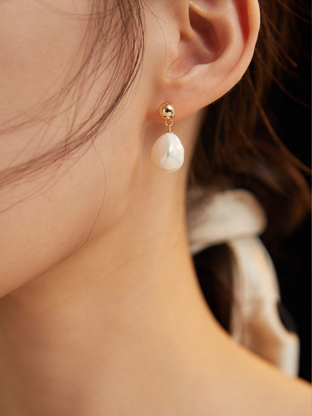 NATURAL BAROQUE PEARL CLASSIC EVERYDAY EARRINGS
