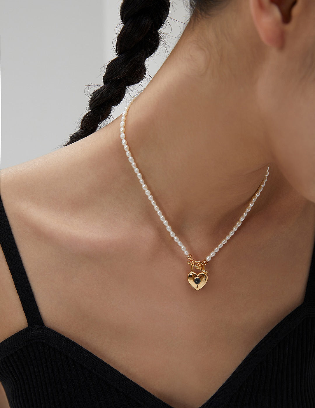 STERLING SILVER LOVE-SHAPED RICE PEARL NECKLACE