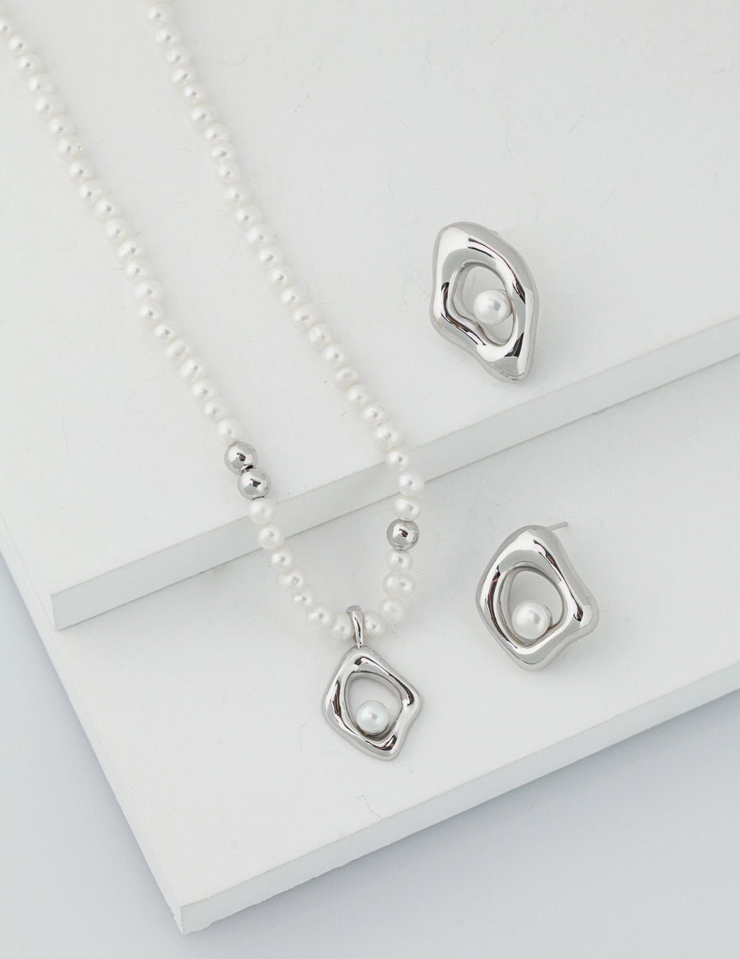 STERLING SILVER PEARL GEOMETRIC PENDANT NECKLACE