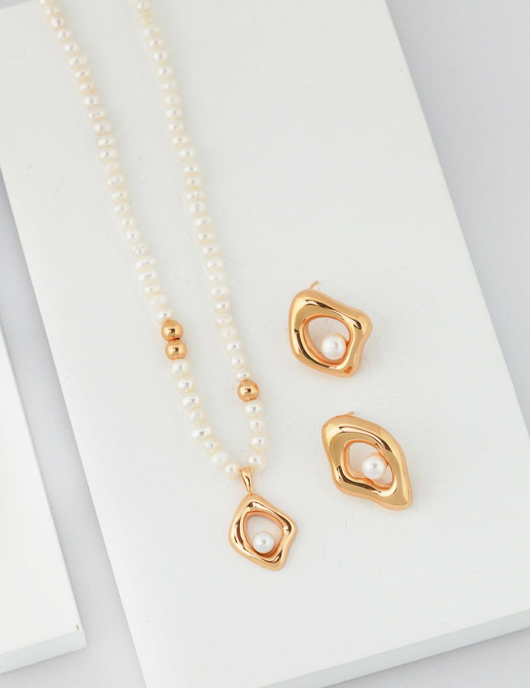 STERLING SILVER PEARL GEOMETRIC PENDANT NECKLACE