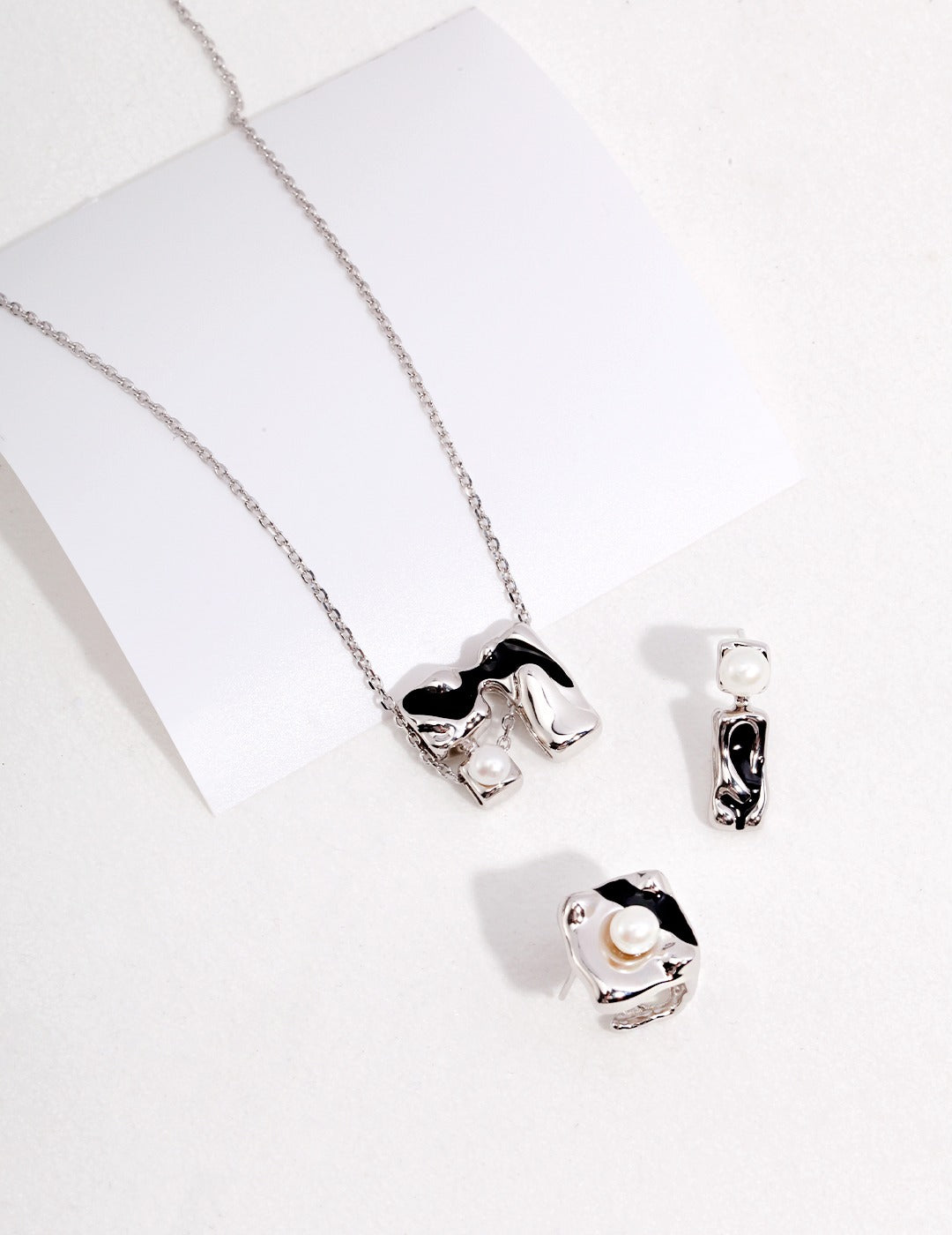 STERLING SILVER BLACK DRIP GLAZE PEARL NECKLACE