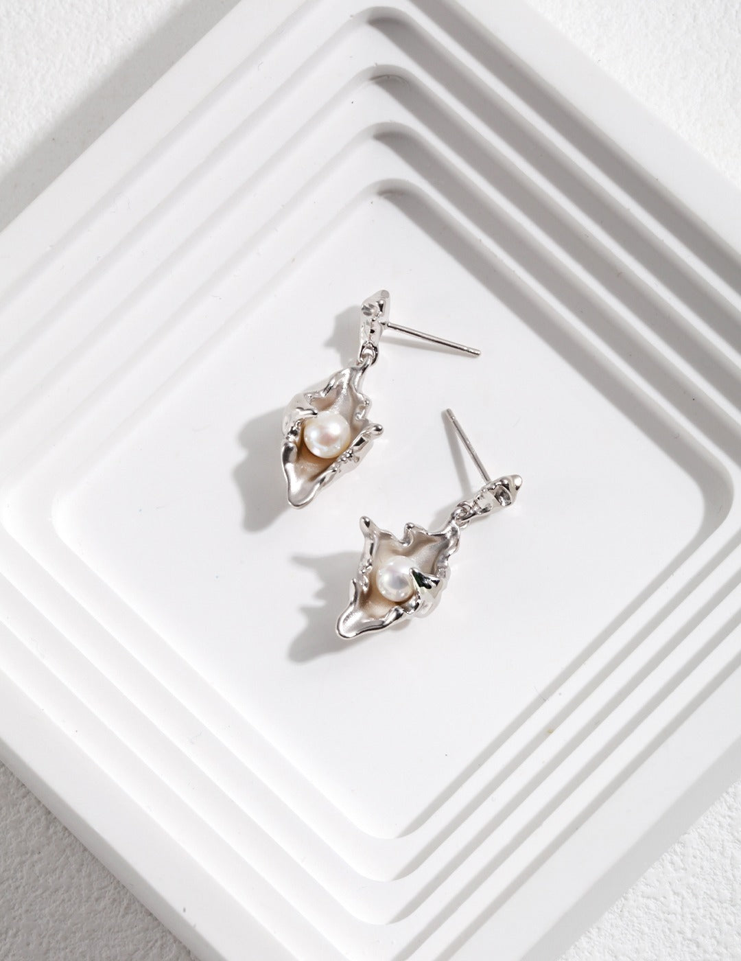 CONCH SERIES STERLING SILVER PEARL EARRINGS