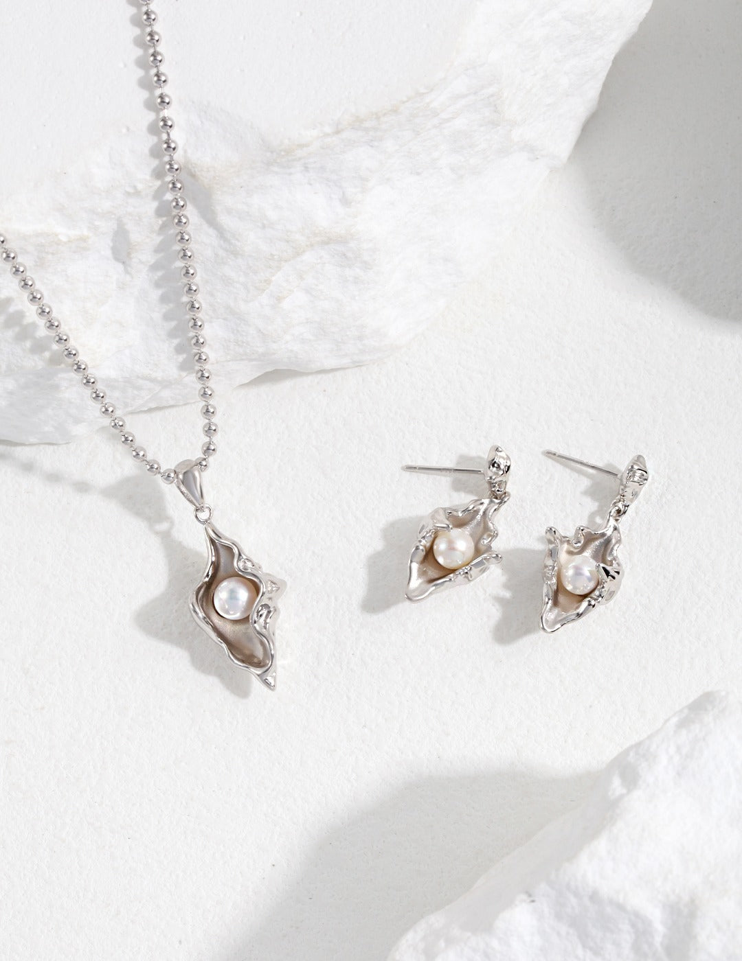 CONCH SERIES STERLING SILVER PEARL EARRINGS