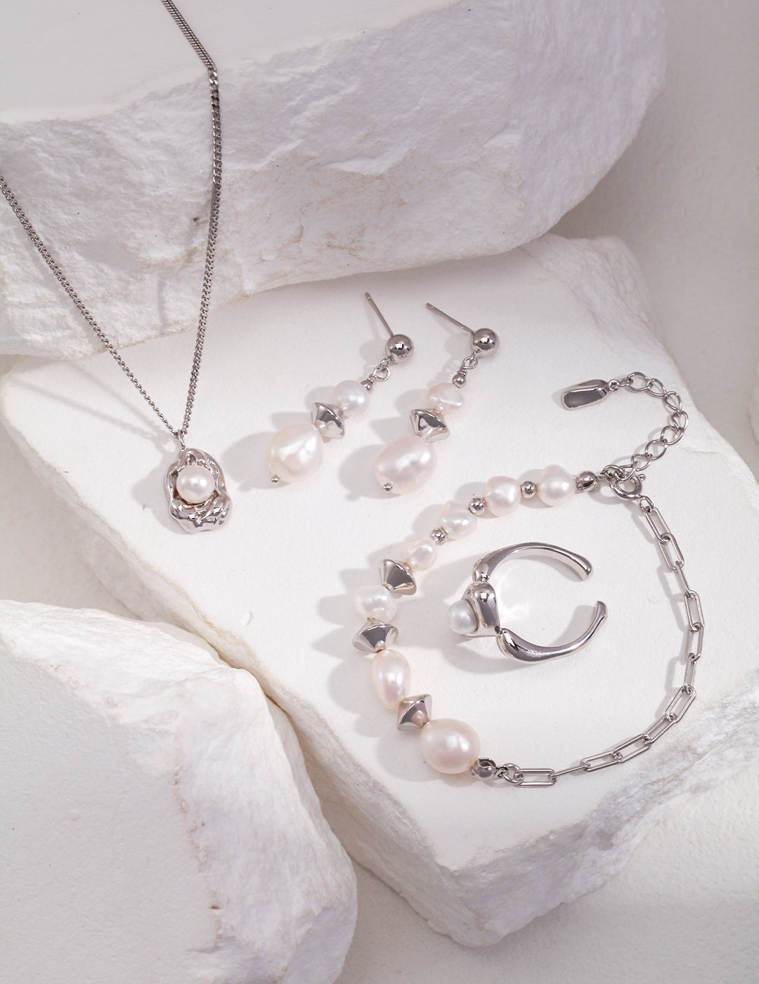 NATURAL POTATO BAROQUE PEARL SERIES EARRINGS