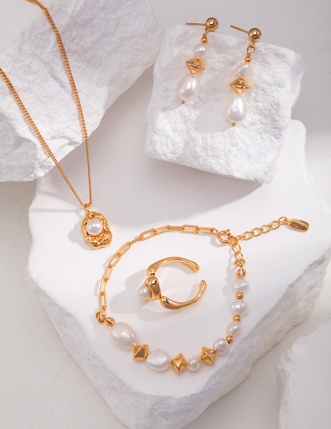 STERLING SILVER FLOWER DESIGN NATURAL PEARL NECKLACE