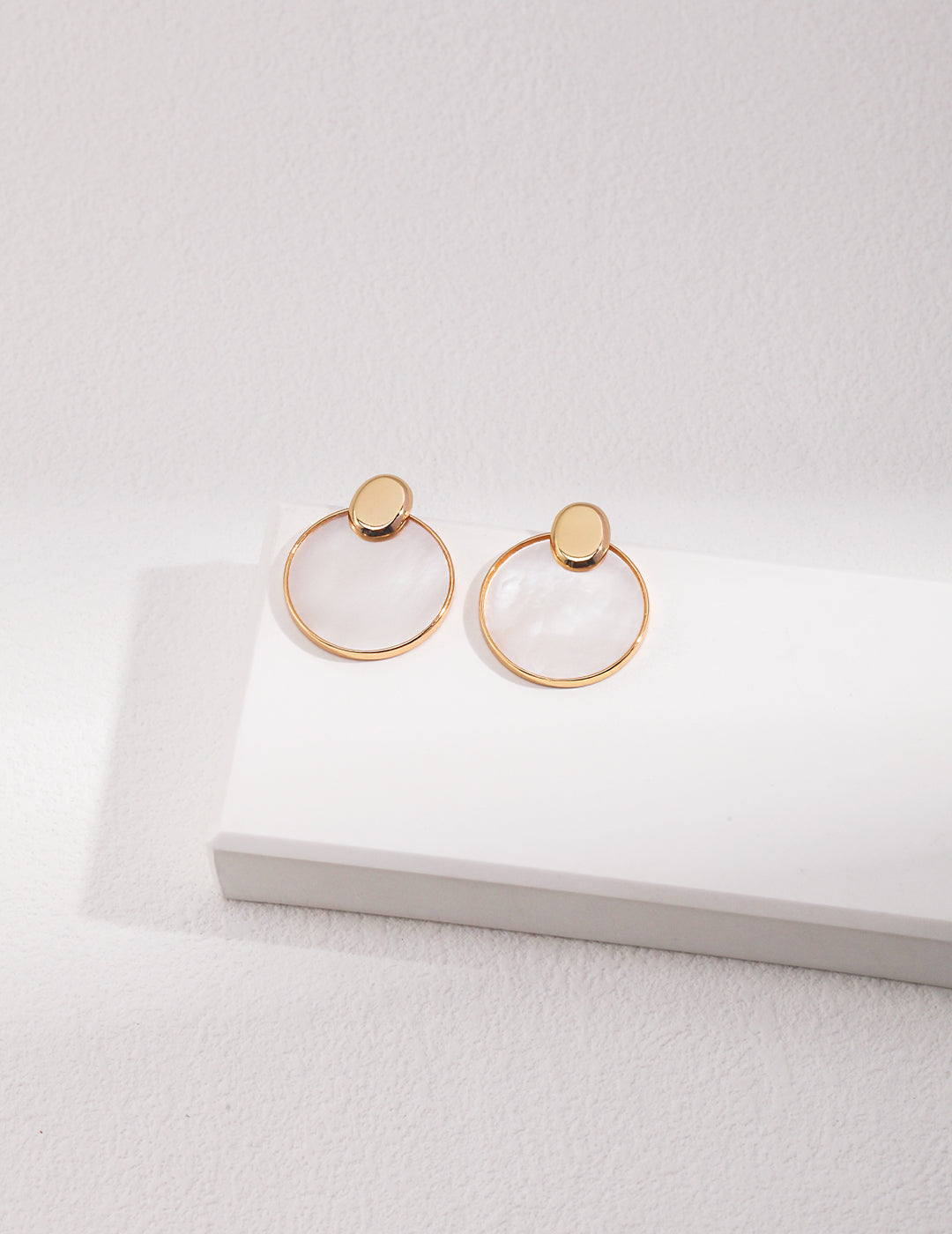STERLING SILVER ROUND SIMPLE NATURAL NACRE EARRINGS - ONE FOR TWO WEARS