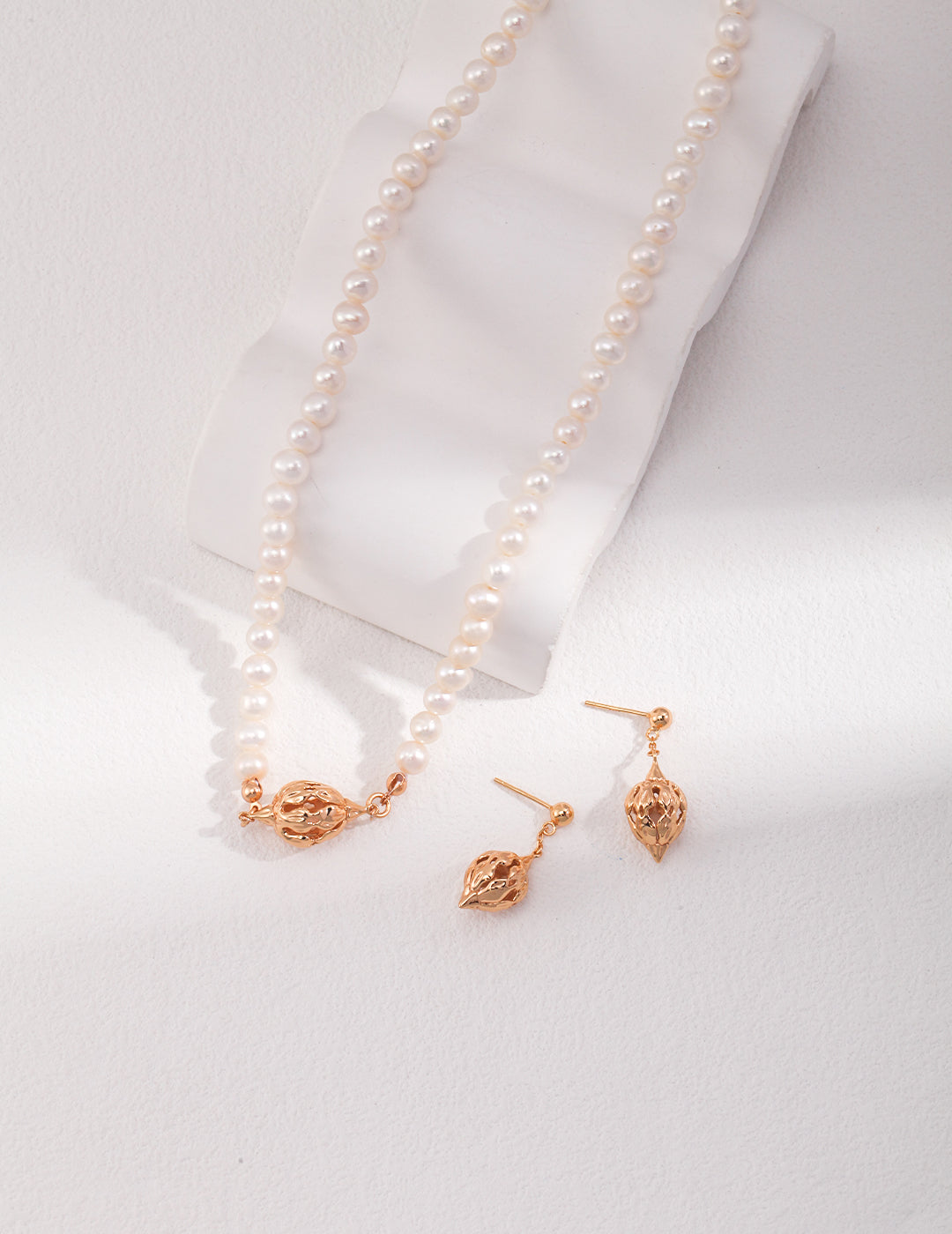 FLOWER CLUSTER SERIES STERLING SILVER PEARL NECKLACE