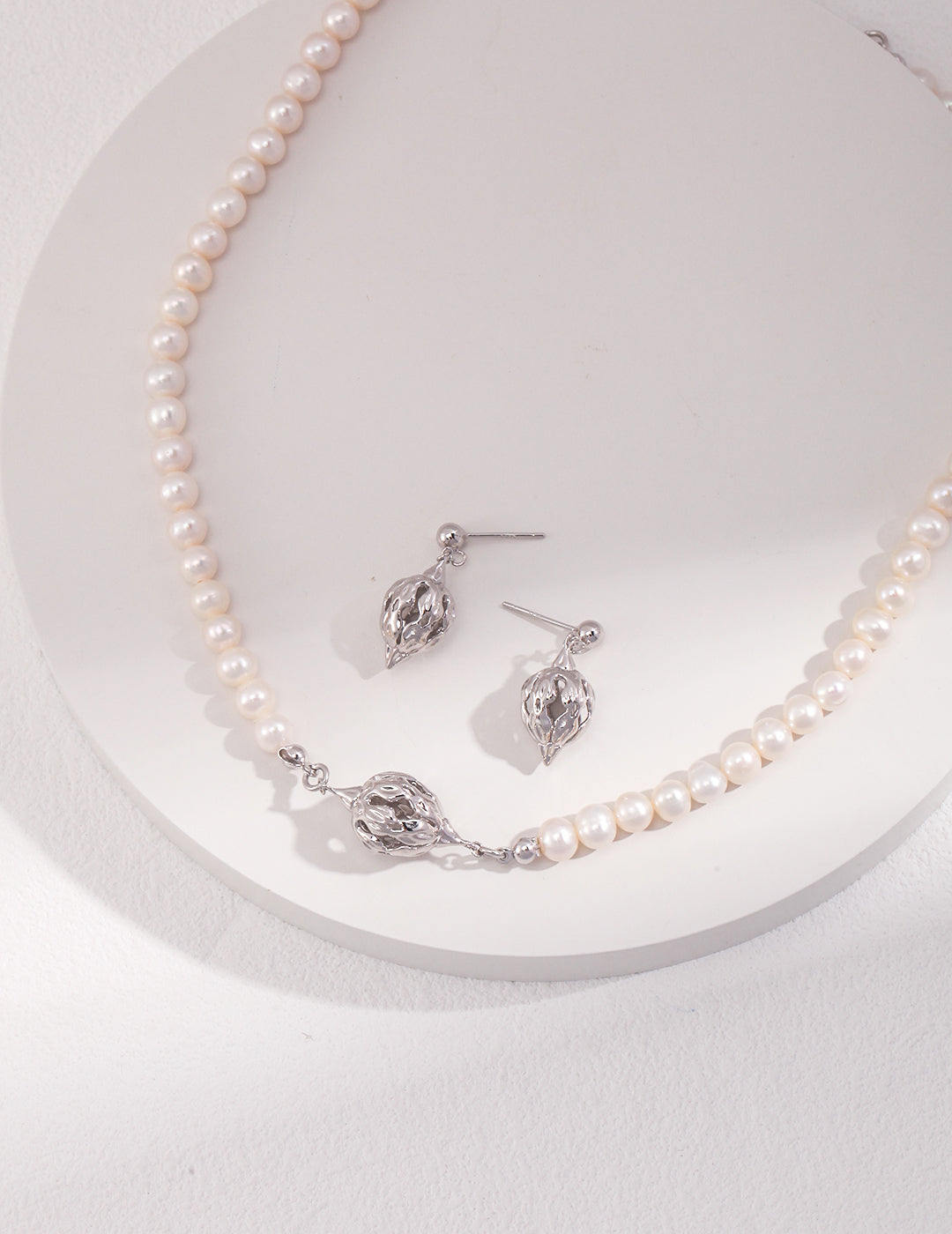 FLOWER CLUSTER SERIES STERLING SILVER PEARL NECKLACE
