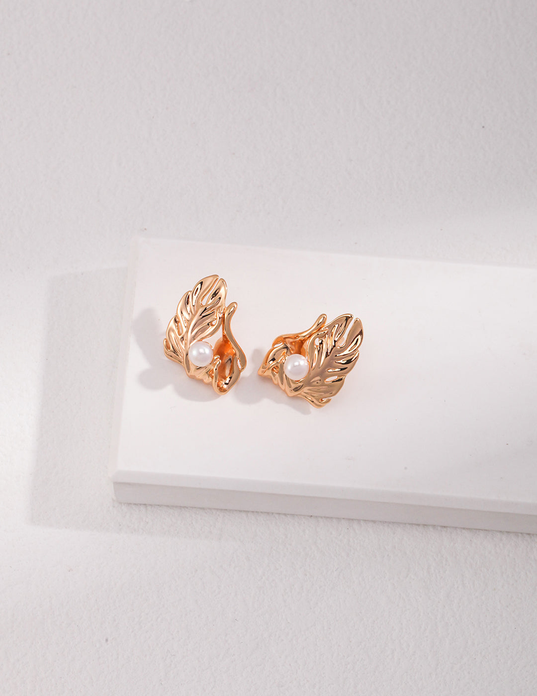 STERLING SILVER NATURAL PEARL LEAFY STUD EARRINGS