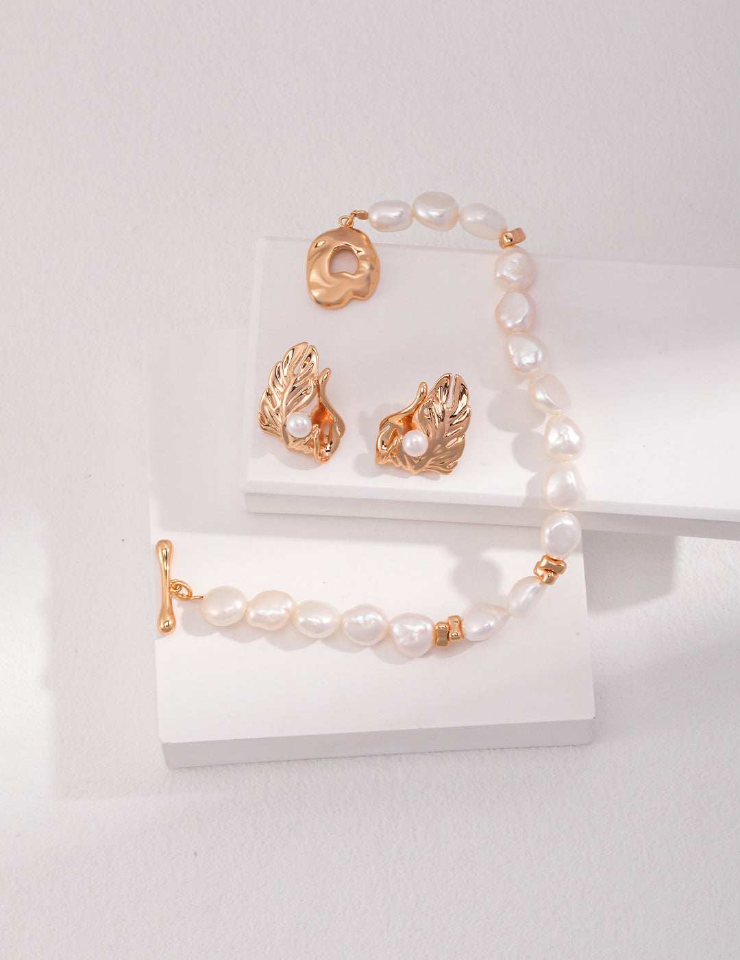 STERLING SILVER NATURAL PEARL LEAFY STUD EARRINGS
