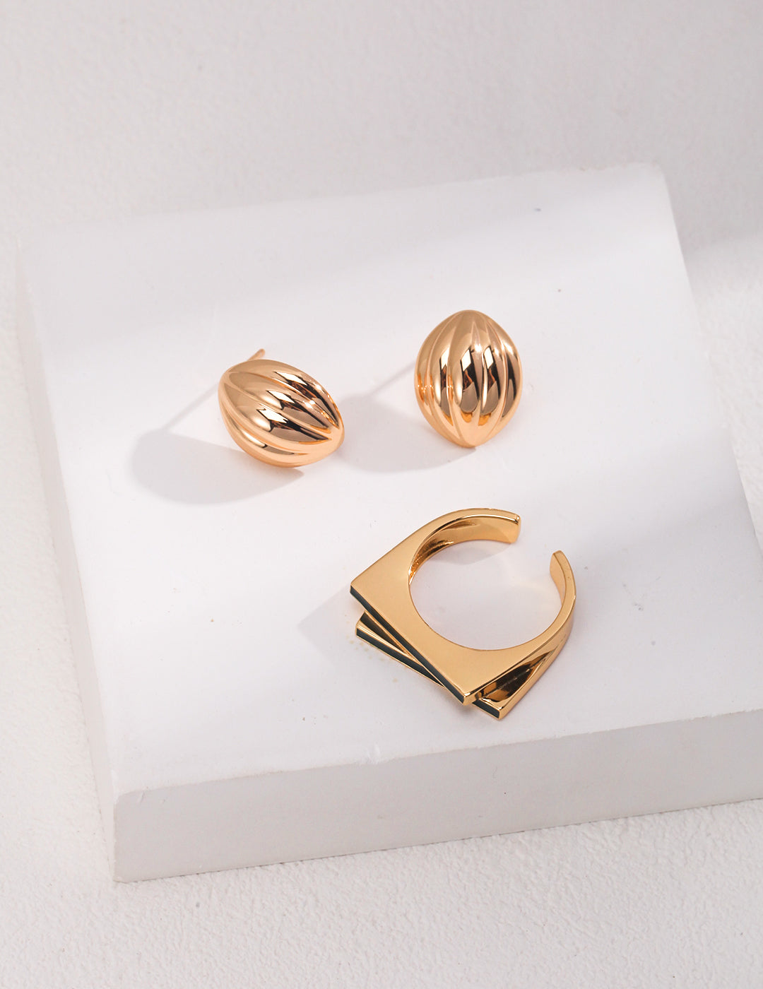 STERLING SILVER SHELL PATTERN SIMPLE AND VERSATILE EARRINGS