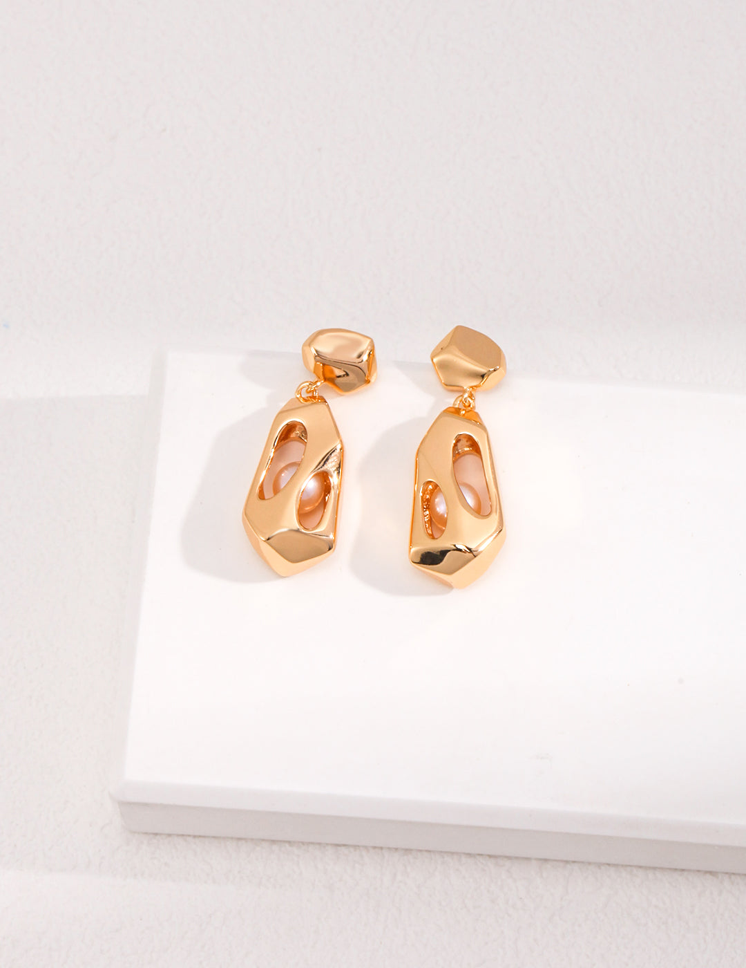 STERLING SILVER EMBEDDED NATURAL PEARL EARRINGS