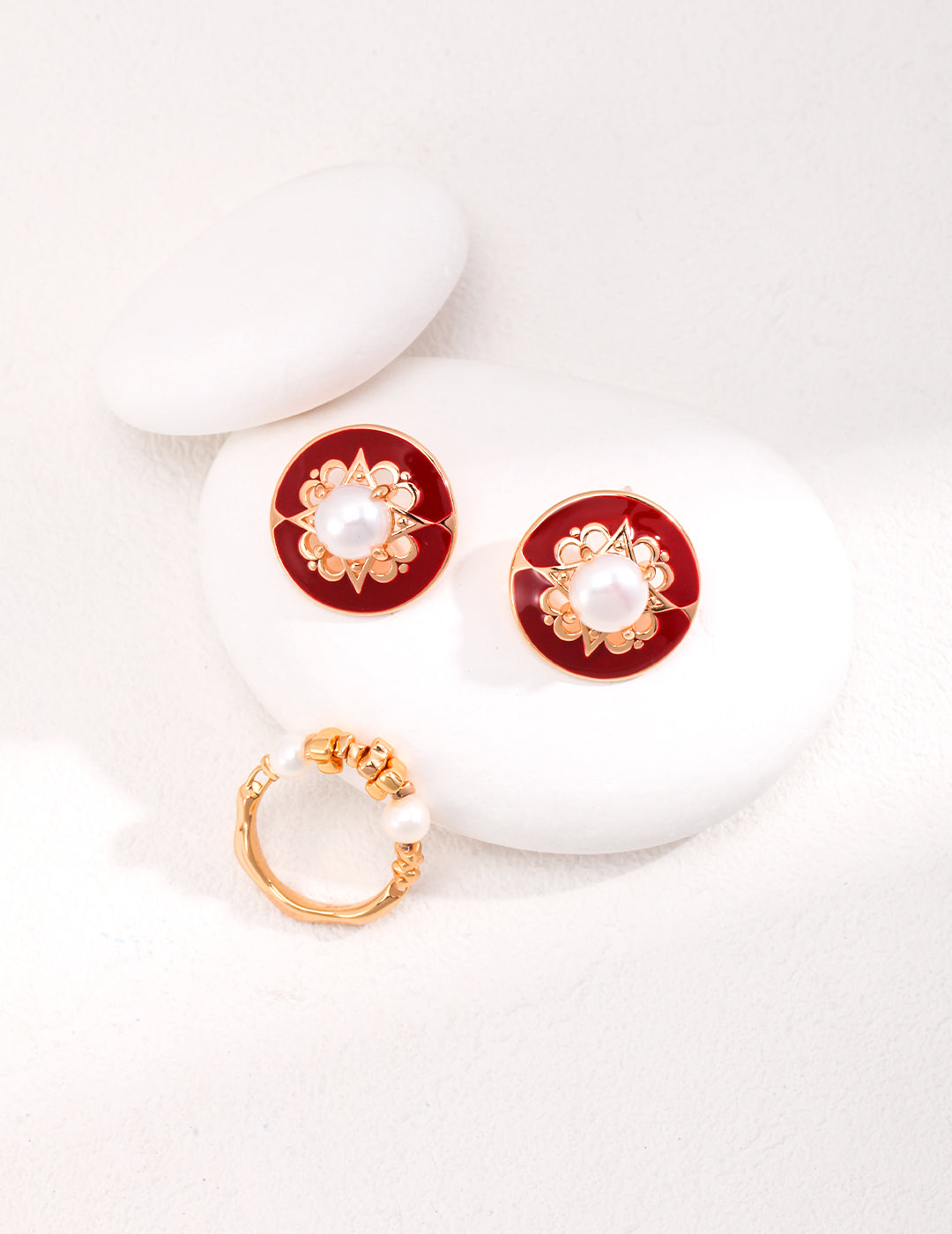 STERLING SILVER CLASSICAL PATTERN NATURAL PEARL EARRINGS