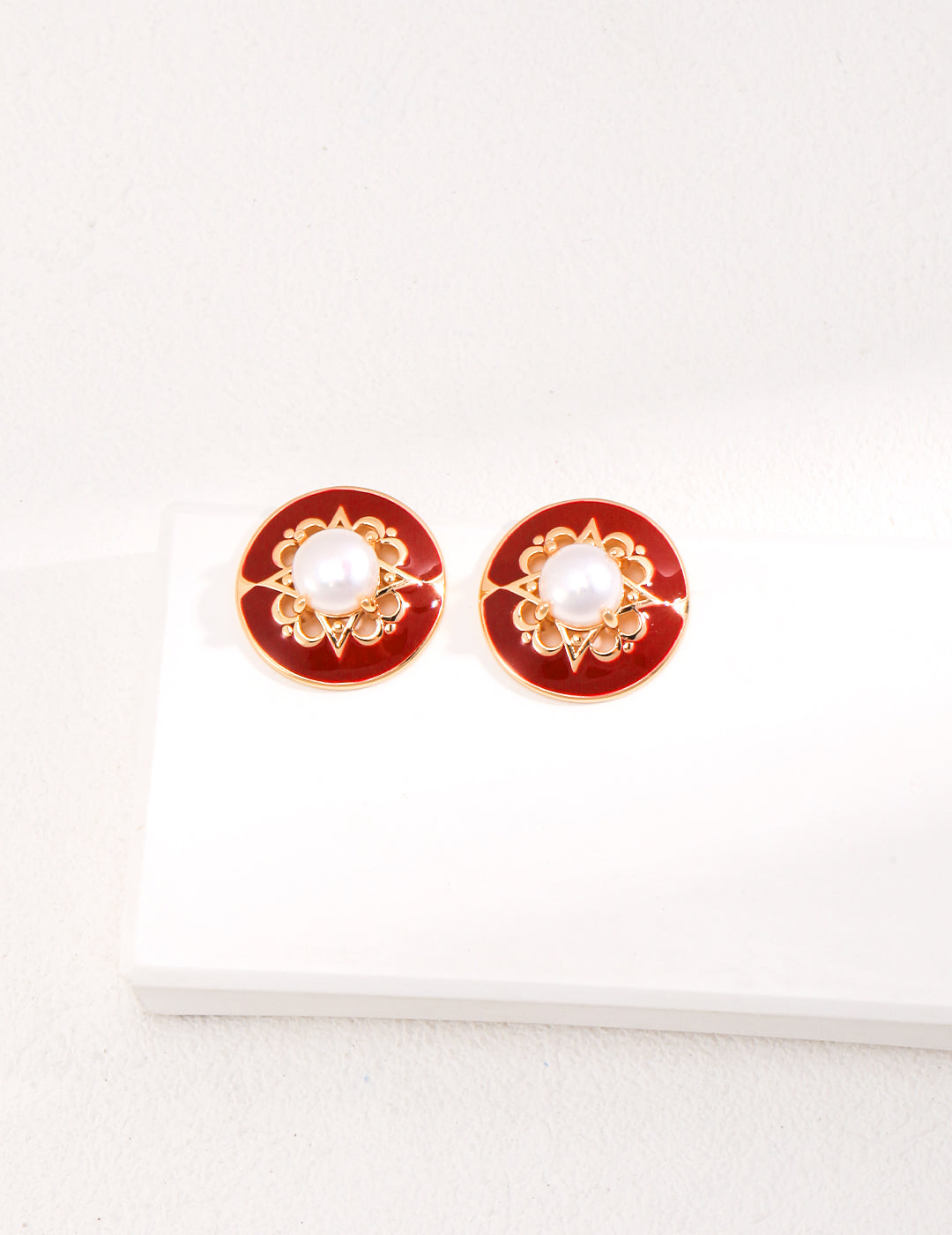 STERLING SILVER CLASSICAL PATTERN NATURAL PEARL EARRINGS
