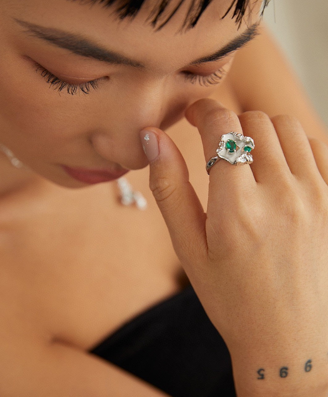 STERLING SILVER ZIRCON LEAFY RING