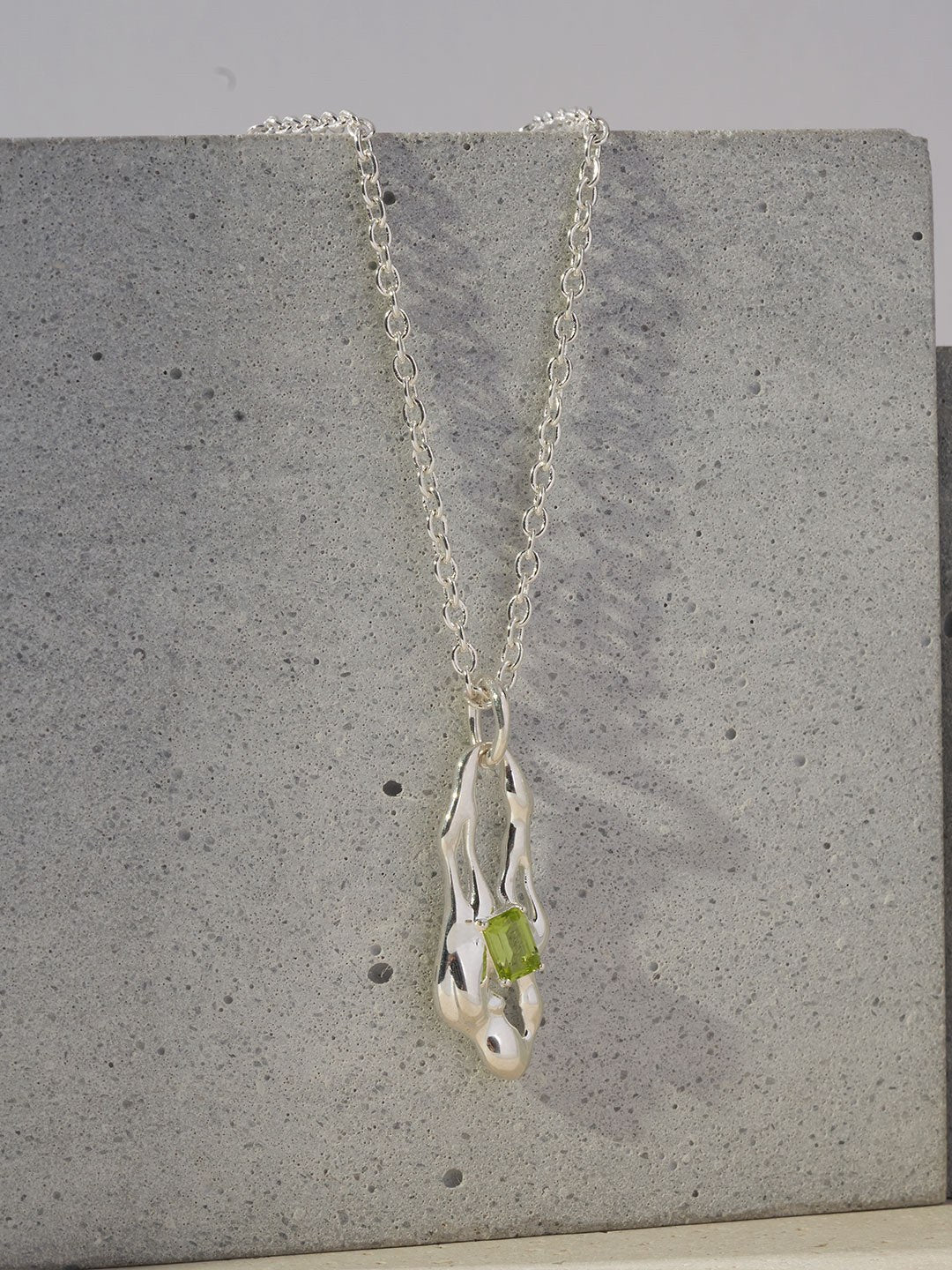 LAVA-BIRTH SERIES PERIDOT LONG NECKLACE