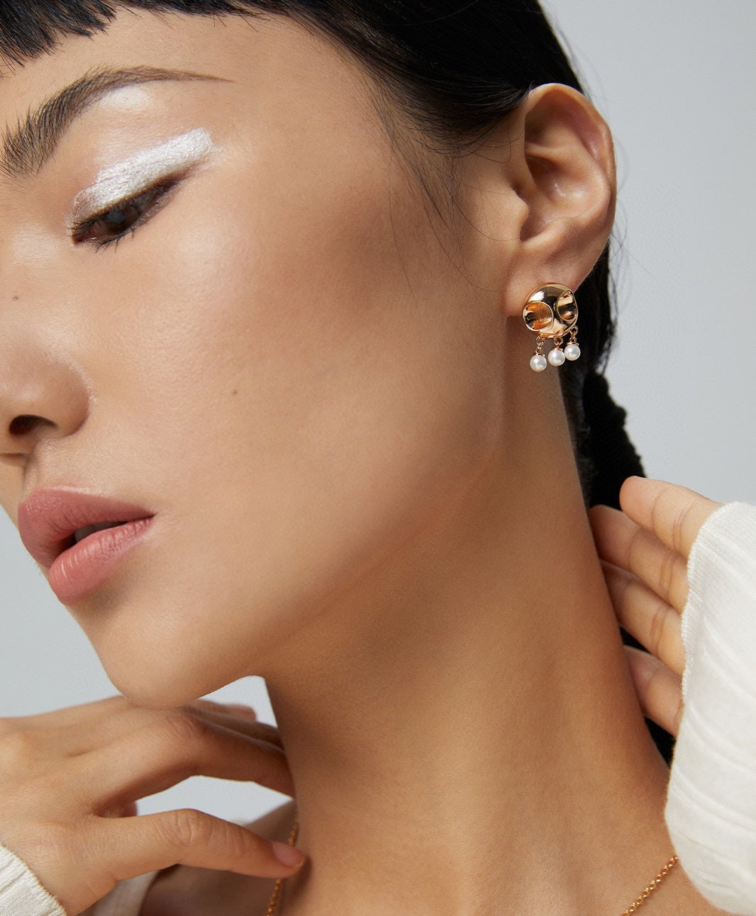 STERLING SILVER SHELL TASSEL STUD EARRINGS