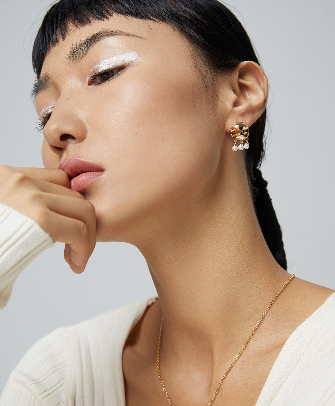 STERLING SILVER SHELL TASSEL STUD EARRINGS