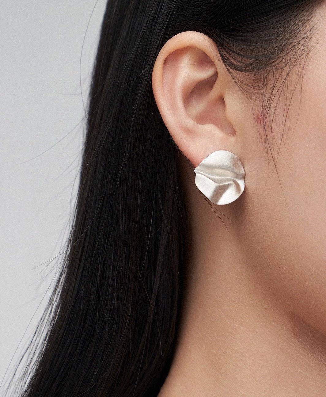 STERLING SILVER PLEATED SIMPLE AND VERSATILE EARRINGS