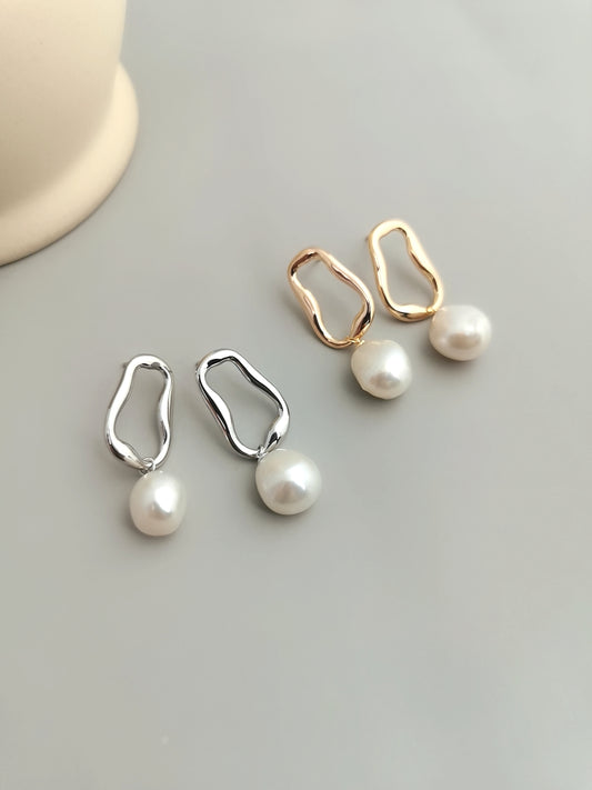 BAROQUE SHAPED PEARL EARRINGS