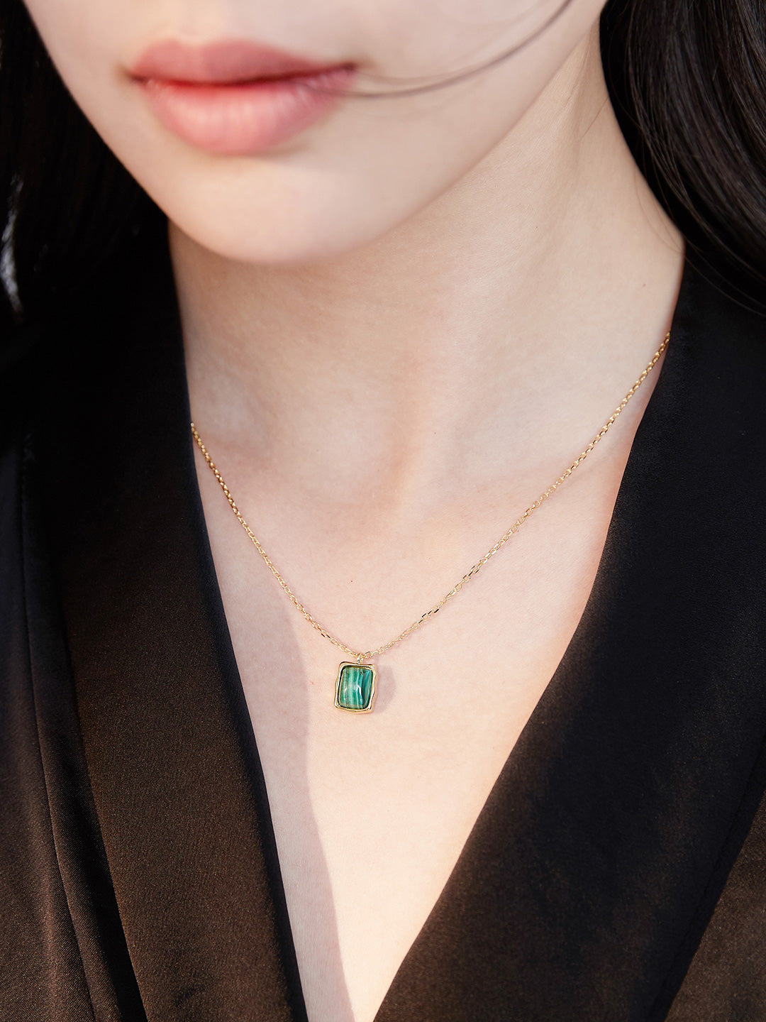 STERLING SILVER MALACHITE SQUARE PENDANT NECKLACE