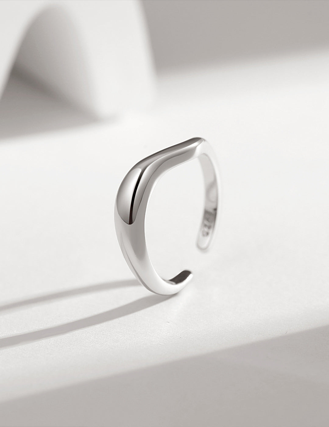 PURE SILVER MINIMALIST ELEGANT CURVED VERSATILE STACKING RING