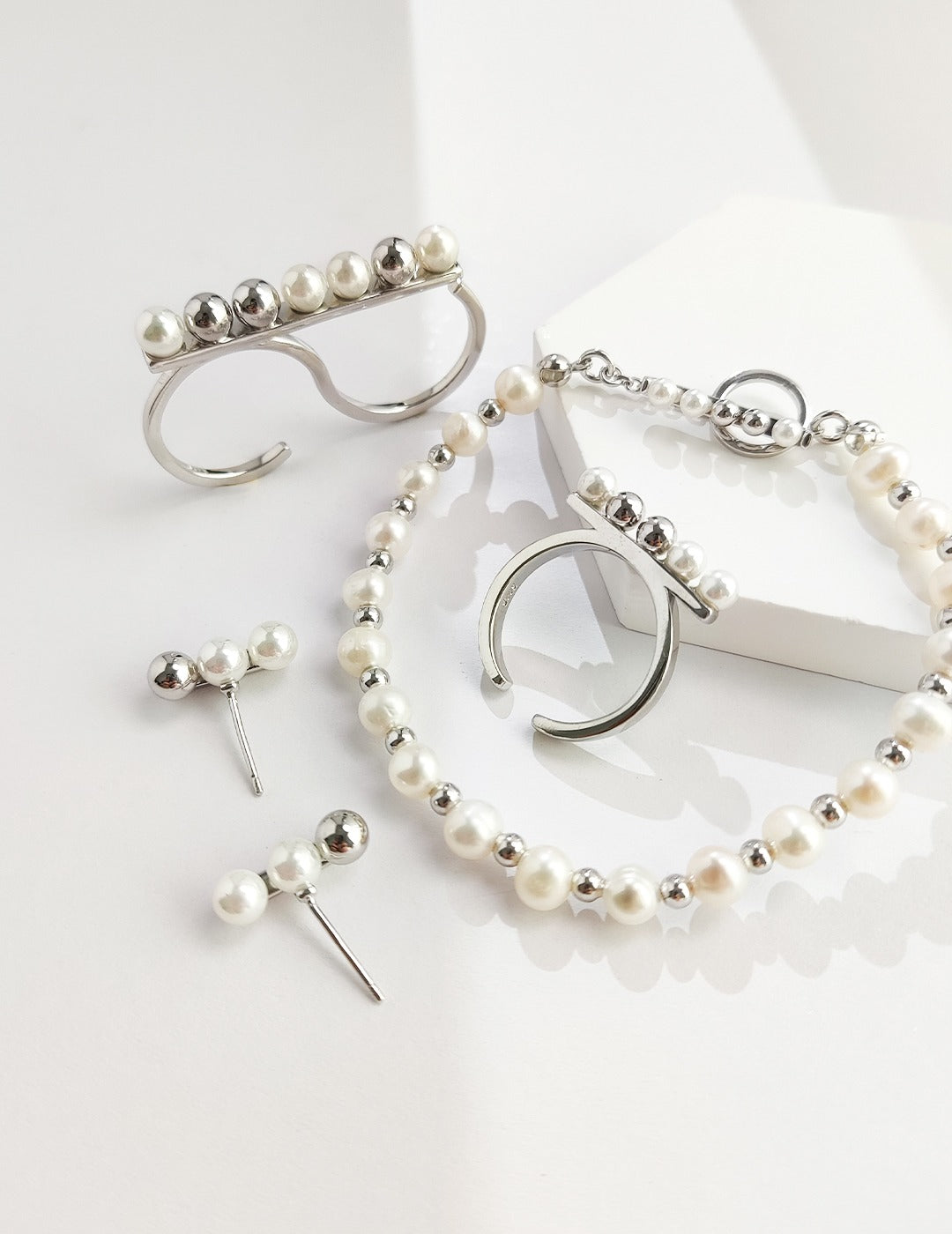 STERLING SILVER TWO-TONE PEARL BRACELET