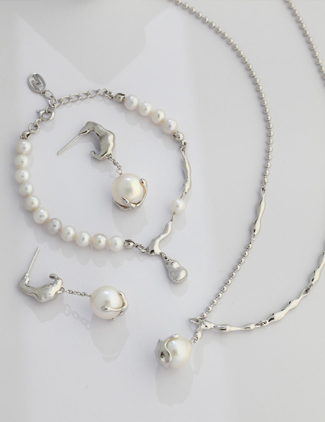 STERLING SILVER NATURAL BAROQUE PEARL NECKLACE