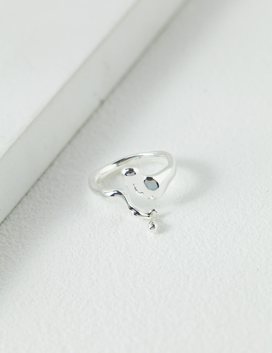 STERLING SILVER CROSSOVER DROP RING