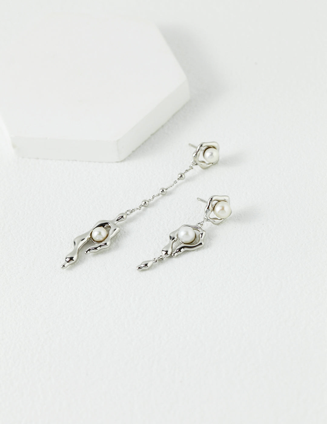 STERLING SILVER AB ASYMMETRICAL NATURAL PEARL EARRINGS