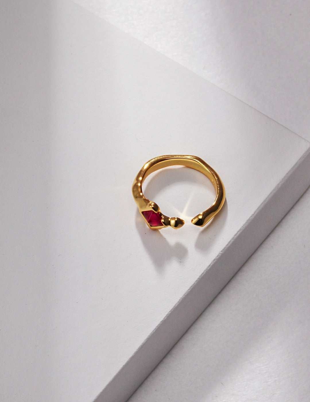 STERLING SILVER TASHAN DESIGN INLAID WITH RED CORUNDUM VERSATILE RING