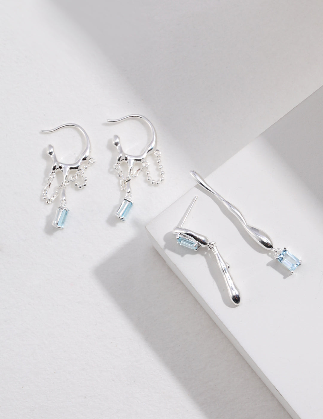 NATURAL FLUID TOPAZ SERIES STERLING SILVER ASYMMETRICAL EARRINGS