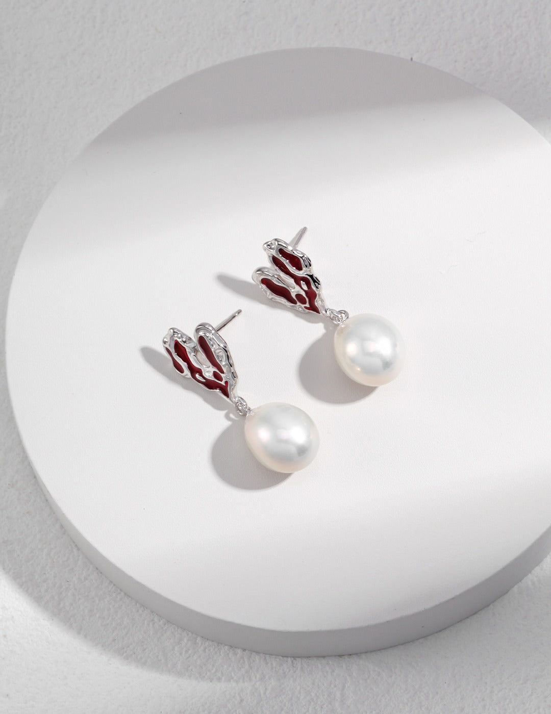 STERLING SILVER LOVE DRIP GLAZE PEARL EARRINGS