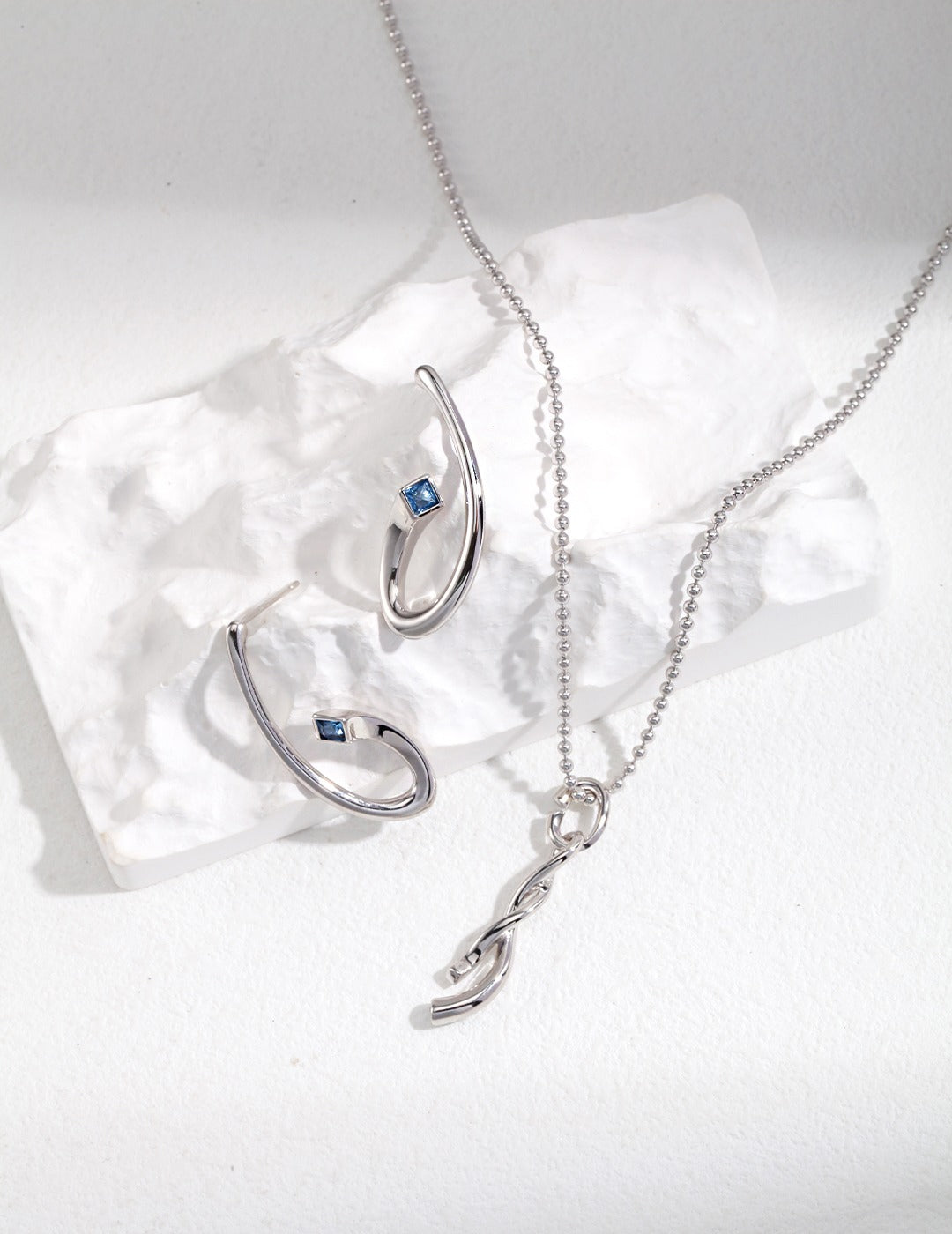 STERLING SILVER SAPPHIRE NECKLACE