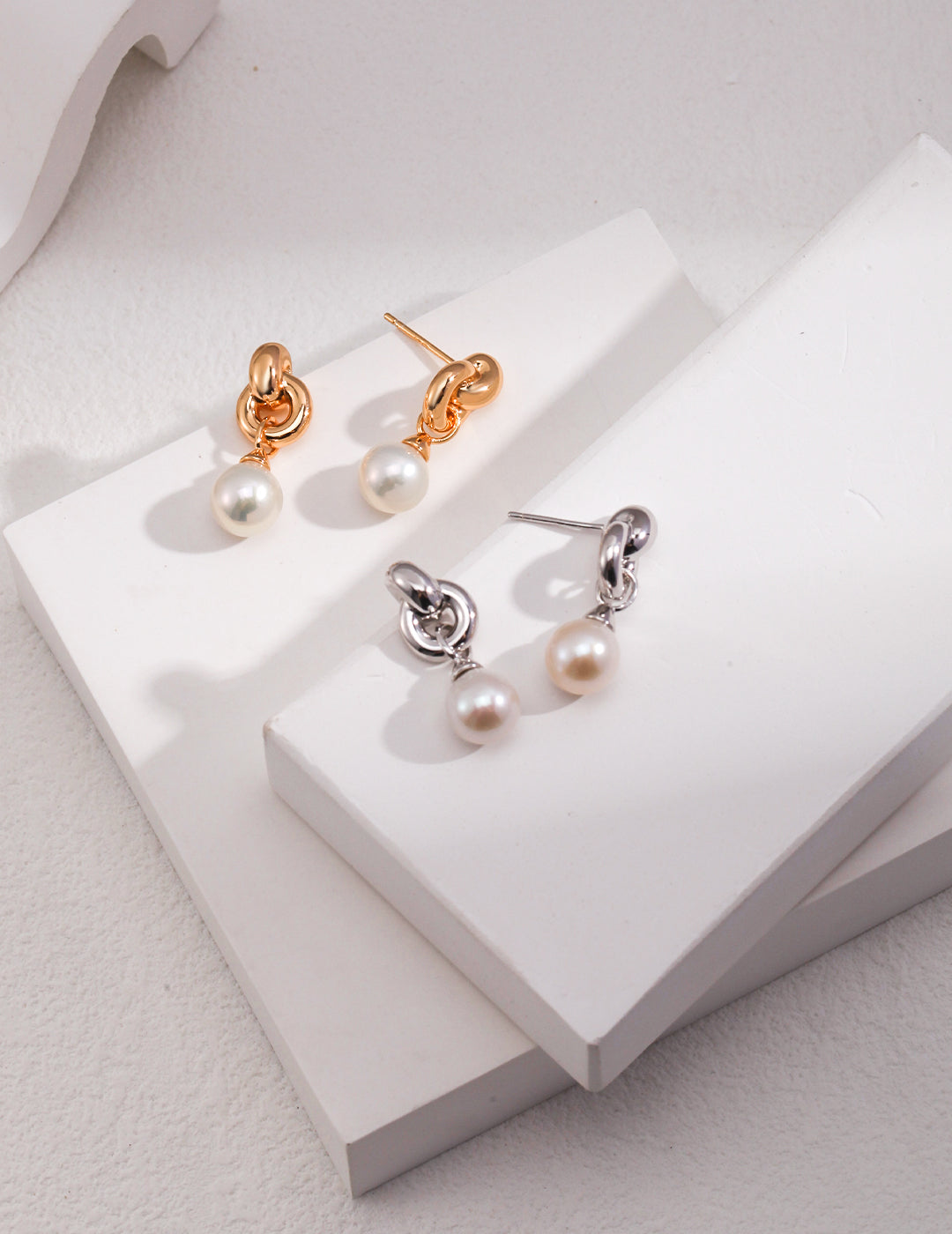 STERLING SILVER BUCKLE DESIGN NATURAL PEARL VERSATILE EARRINGS