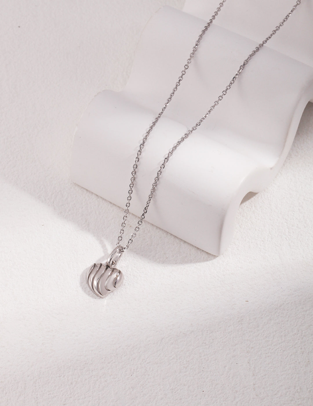 STERLING SILVER 3D HOLLOW PENDANT NECKLACE