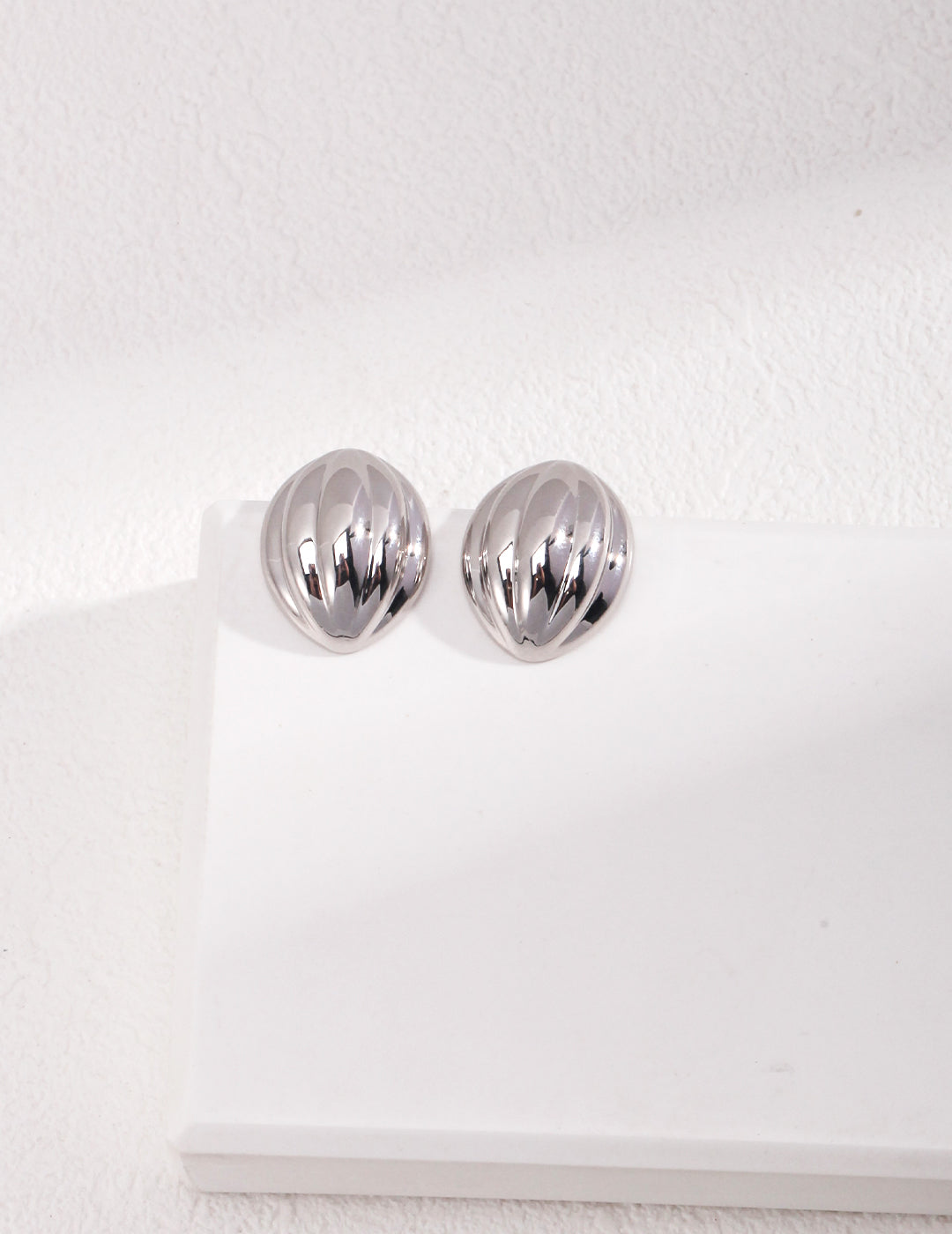 STERLING SILVER SHELL PATTERN SIMPLE AND VERSATILE EARRINGS